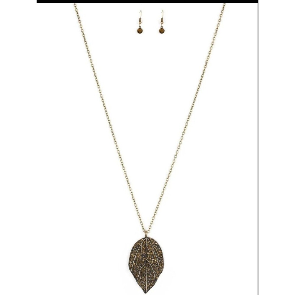 paparazzi Shiny Brass Leaf Pendant Necklace with Matching Earrings